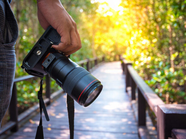 Vai viajar? Confira câmeras com até 50% de desconto para fotografar suas férias!