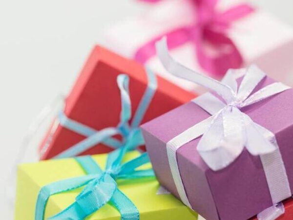 Ideias para presente de aniversário: confira dicas criativas para gastar pouco em bons presentes
